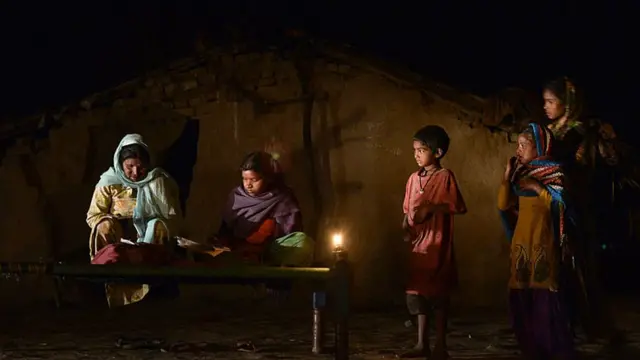 अंधारातलं गाव