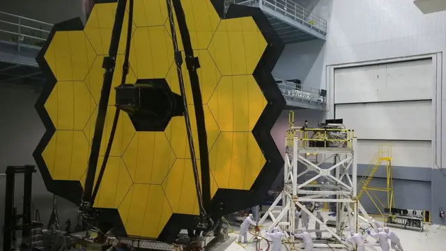 "Джеймс Уэбб"