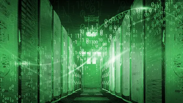 Sala de procesadores informáticos con reflejo de sistema de codificación binario.