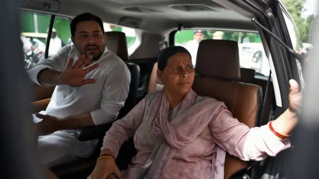 તેજસ્વી યાદવી અને રાબડી દેવી