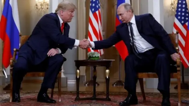Presiden AS, Donald Trump, bertemu dengan Presiden Rusia, Vladimir Putin, di Helsinki, pada Senin (16/7).