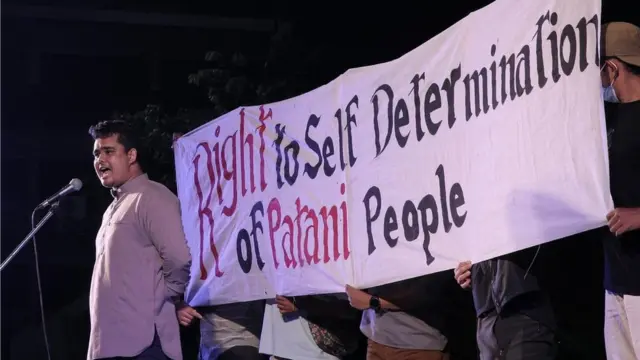 ซูกริฟฟีขึ้นปราศรัย