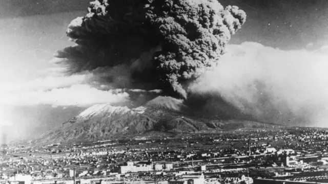 La última gran erupción del Vesubio fue en el año 1944 y causó destrozos en varias ciudades.ç