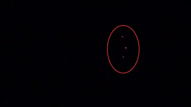 ดวงไฟบนฟ้ามืด