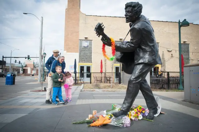 تمثال تشاك بيري