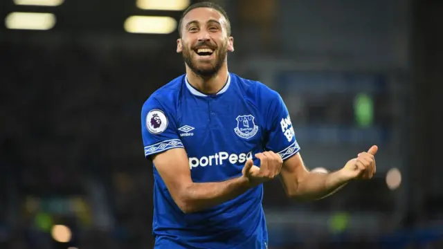 استطاع المهاجم المهاجم جينك طوسون تسجيل هدف في شباك توتنهام في وقت قاتل