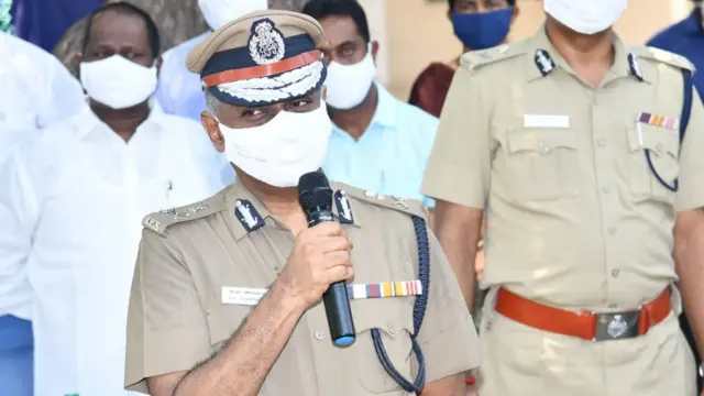 ''காவல்நிலையத்திற்கு வருபவர்களை தாக்கக்கூடாது'': காவலர்களுக்கு சென்னை ஆணையர் அறிவுரை