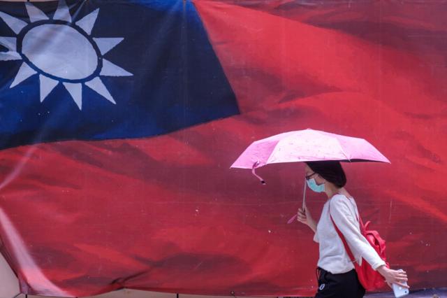 台湾一项民调显示，民众最支持“永远维持现状”，其支持度从30年前的9.8%提升至如今的33.2%。