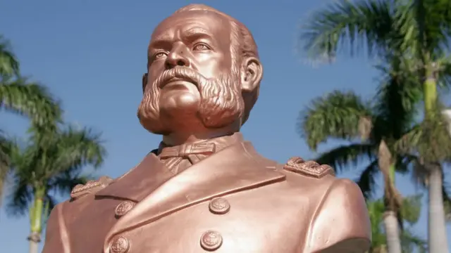 Busto de Miguel Grau