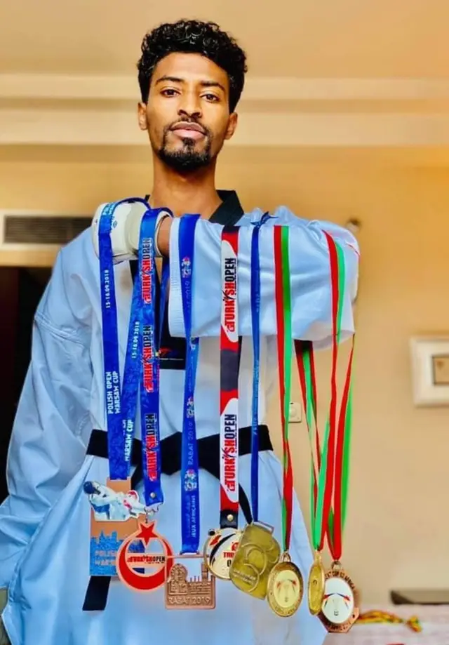 Italiya kino aktrisalarining yalangoch videolari Qora va oq foto jinsiy aloqa