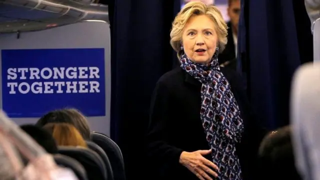 هیلاری کلینتون در هواپیما