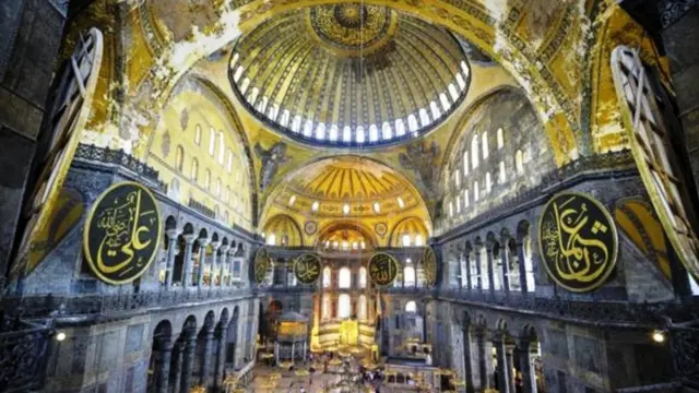 Voyaga etgan ayollar va yigitlar ishtirokidagi porno