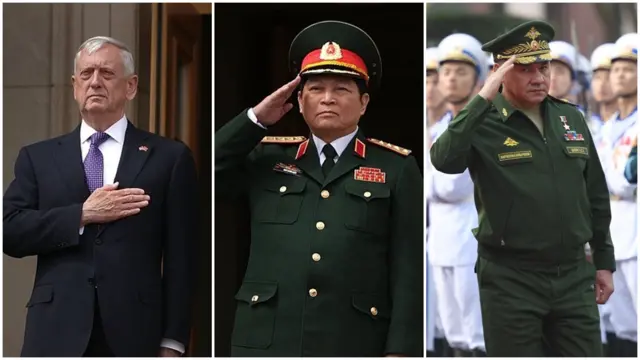 Bộ trưởng Quốc phòng Việt Nam Ngô Xuân Lịch (giữa) sẽ có hai cuộc gặp liên tiếp với người đồng cấp Nga, Sergei Shoigu (phải) và Hoa Kỳ, tướng Jim Mattis