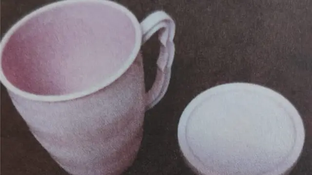 முகாமில் வசிப்பவர்களுக்காக சீன அரசு அனுப்பி வைத்த குவளை