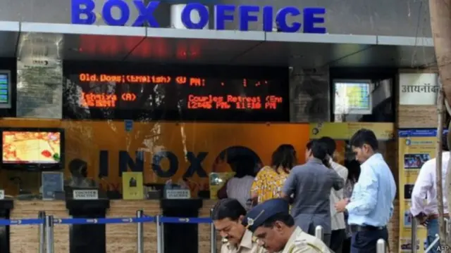 पुराने सिनेमा घरों की जगह बन रहे हैं मॉल