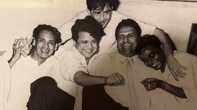 राजकपूर अपनी टीम के साथ