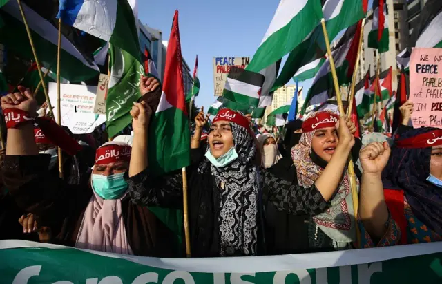 कराची में रैली