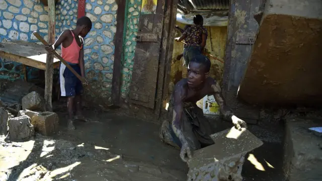 Гаитяне после урагана