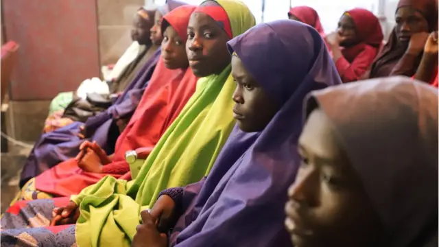 'Yan Matan Dapchi tare da Buhari