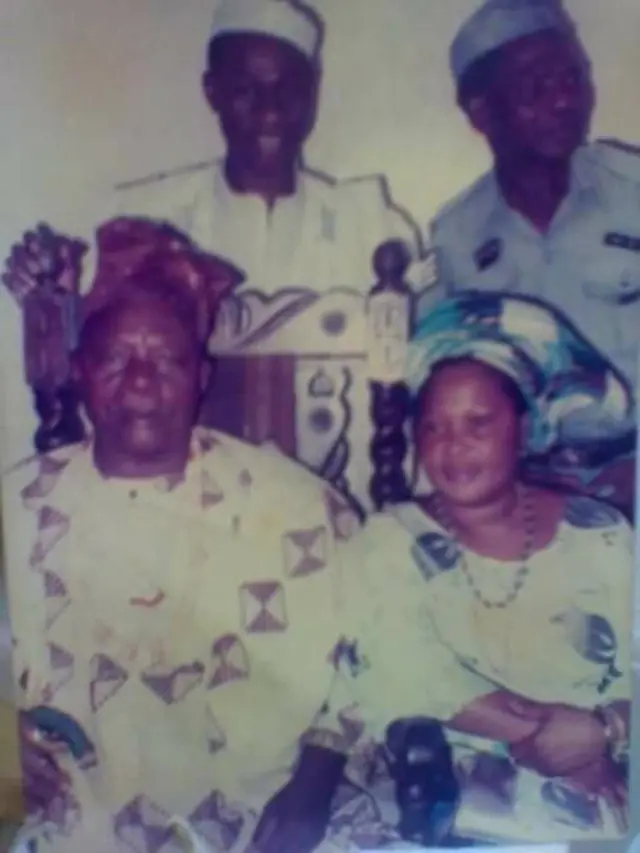 Ọba Asanikẹ ati ọ̀kan lara awọn olori rẹ