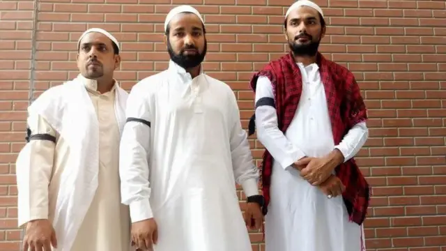 काली पट्टी बांधकर ईद मनाते मुसलमान