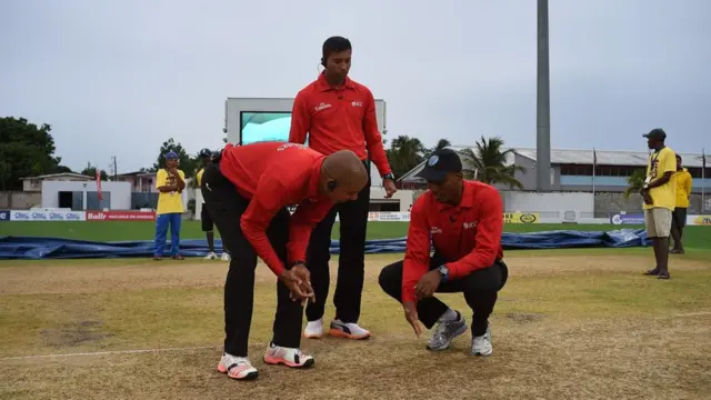 అంపైర్ల