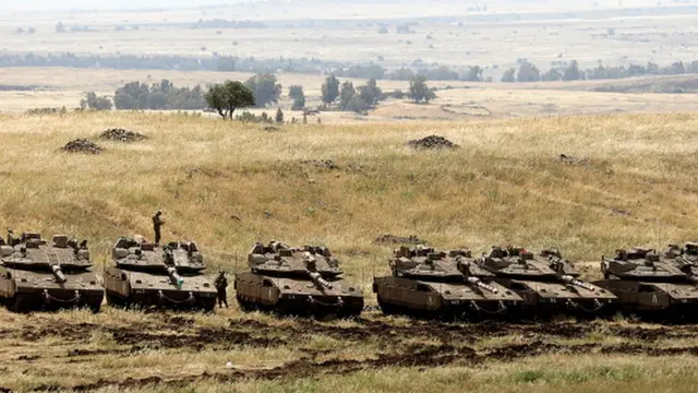 Fighters from the Jaysh al-Izza (the Army of Glory), affiliated with the Turkish-backed Free Syrian Army, take part in a training session in the northwestern Syrian city of Idlib on April 9, 2018.