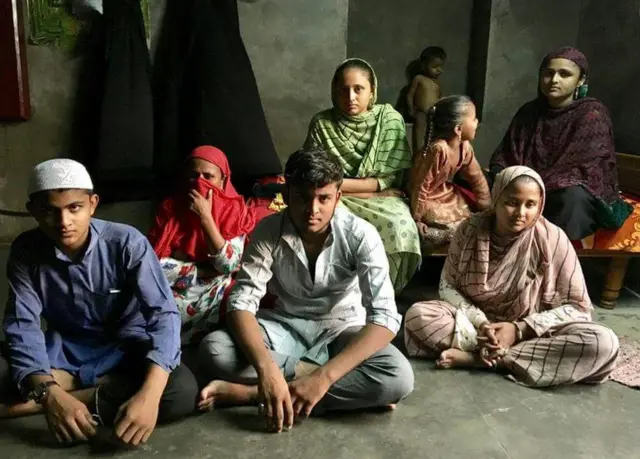 આ કેસમાં સજા પામેલા દોષિત રમઝાની બિન યામીન બહેરાનો પરિવાર હજી સિગ્નલ ફળિયાના એક મકાનમાં રહે છે