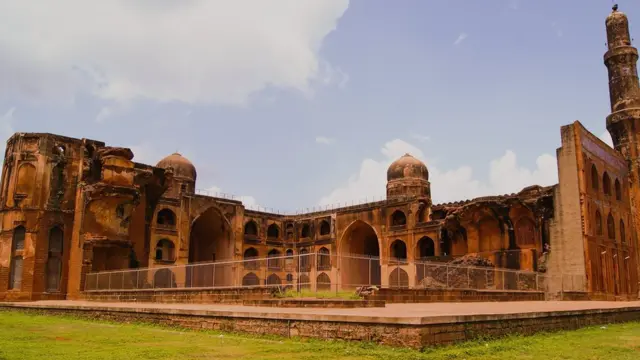 महमूद गवां मदरसा