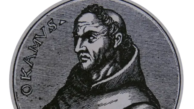 अंग्रेज़ मध्ययुगीन फ्रांसिस्कन भिक्षु विलियम ऑफ़ ऑकहम को अक्सर 'ऑकहम का रेज़र' सिद्धांत का श्रेय दिया जाता है- यानी दो समान रूप से संभव व्याख्याओं में से सबसे सरल को चुनना और अनावश्यक मान्यताओं को 'हटा देना'