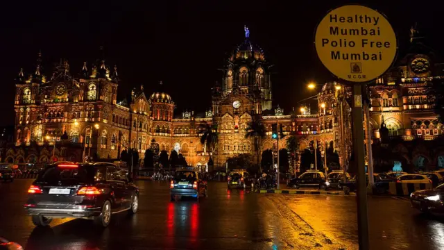 मुंबई नाइट लाइफ