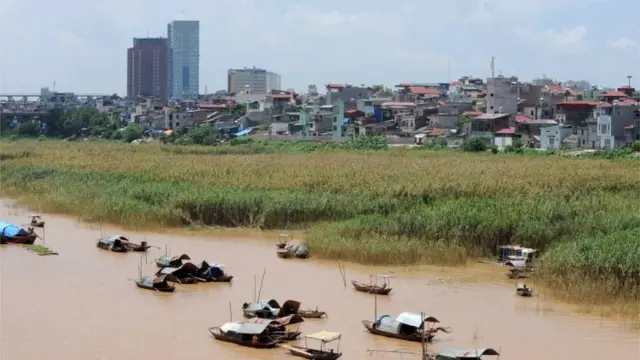 Bờ sông Hồng