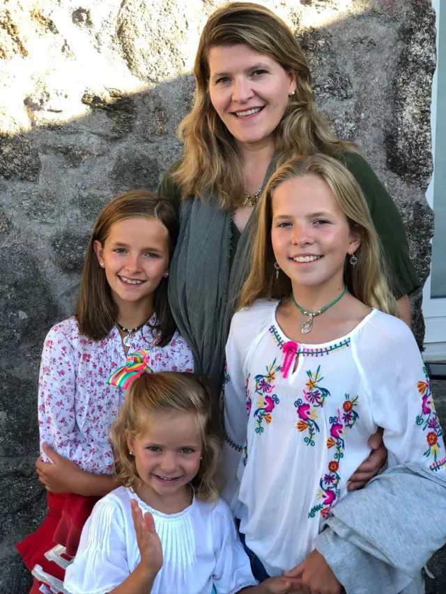 Mulher e três filhas de Javier González Recuenco