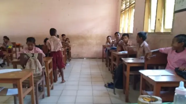 Kondisi sekolah dasar di Sole, Seram.