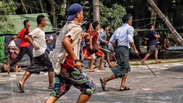 စစ်အာဏာရှင်ဆန့်ကျင်ဖြုတ်ချရေးတိုက်ပွဲဝင်နေသူအချို့