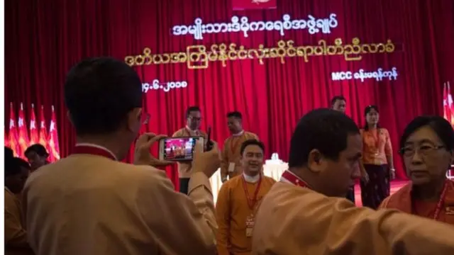 လူသစ်တွေထဲမှာ လူငယ်ဆရာဝန်အချို့ပါဝင်လာ