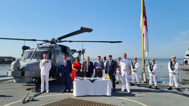 пані посол Мелінда Сіммонс