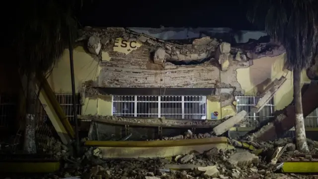 Prédio destruído pelo terremoto