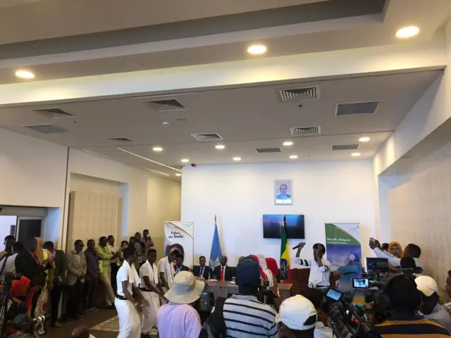 Cayaar dhaanto ah oo lagu soo dhaweeyey duullimaadka