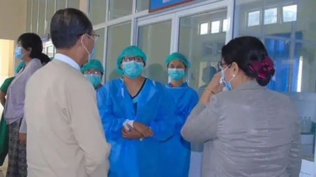 မြောက်ဥက္ကလာပအထွေထွေရောဂါကုဆေးရုံကို ရောက်ရှိကုသ ချိန်မှာ နိုင်ငံခြားကနေ ပြန်လာသူ ရှိတယ်ဆိုတဲ့ လူနာနောက်ကြောင်းရာဇဝင်ကို ထိန်ချန်ခဲ့တာကြောင့် သာမန်ကုသရေး လူနာဆောင် မှာထားရှိ ကုသပေးခဲ့ရ