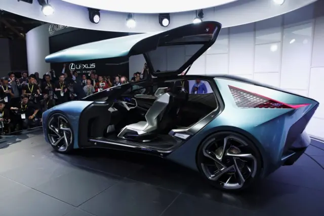لکسوس یک سدان لوکس و یک ماشین اسپرت را در فرمی تازه ترکیب کرده است