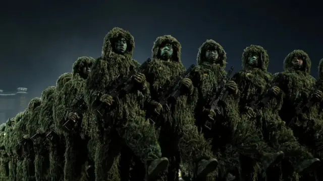 북한군 창건 75주년 기념 열병식