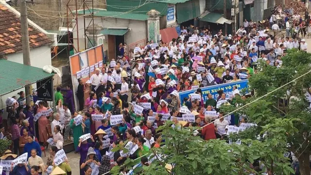 Hàng ngàn người dân biểu tình đòi trả tự do cho bà Xuân hôm 21/10