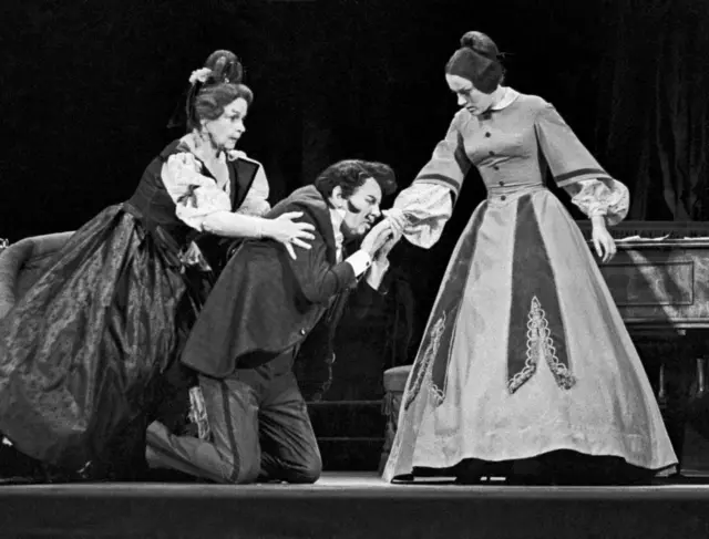 Валентина Талызина (справа) в спектакле «Дядюшкин сон» по одноименной повести Достоевского, 22 апреля 1965 года
