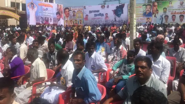 மக்கள் கூட்டம்