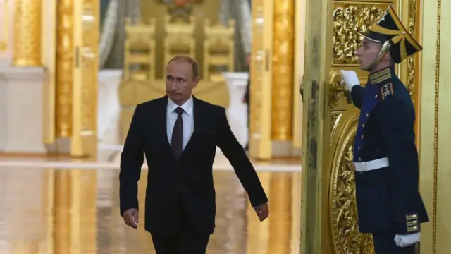 O presidente da Rússia, Vladimir Putin, chega para discursarh2bet apkuma sessão conjunta do parlamento russo sobre a Crimeia no Kremlin,h2bet apkMoscou,h2bet apk18h2bet apkmarçoh2bet apk2014