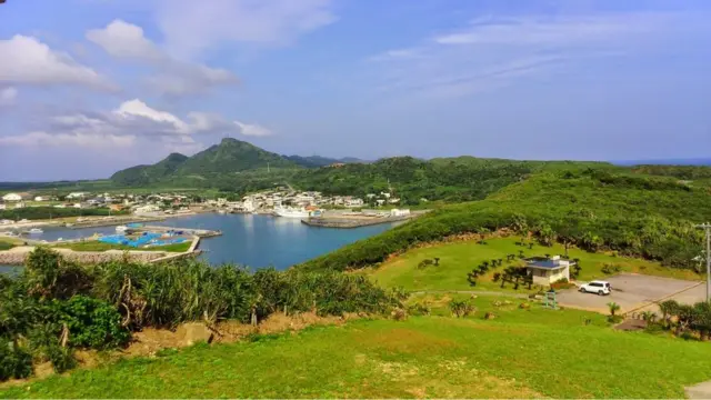 与那国岛的主要经济来源是旅游、小型农业以及渔业,所以收入并不稳定。