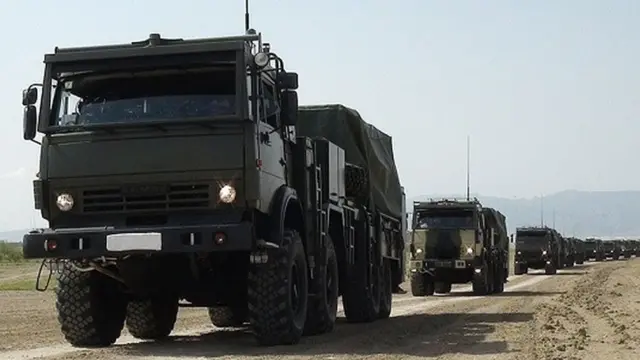 Hərbi avtomobillər karvanı