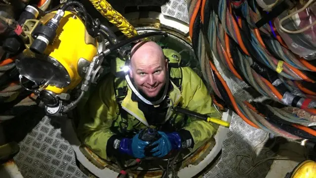 الغواص الذي نجا من الموت بعد نفاد الأكسجين في قاع المحيط