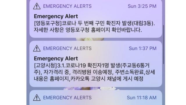 tela de celular com mensagens enviadas pelo governo da coreia do sul